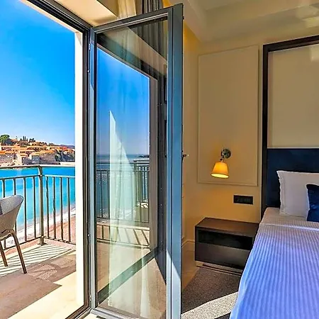 California By Aycon Hotel